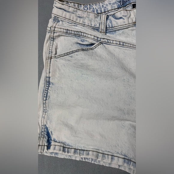 Universal Thread Women's Faded Blue Jean Shorts - Picture 4 of 6